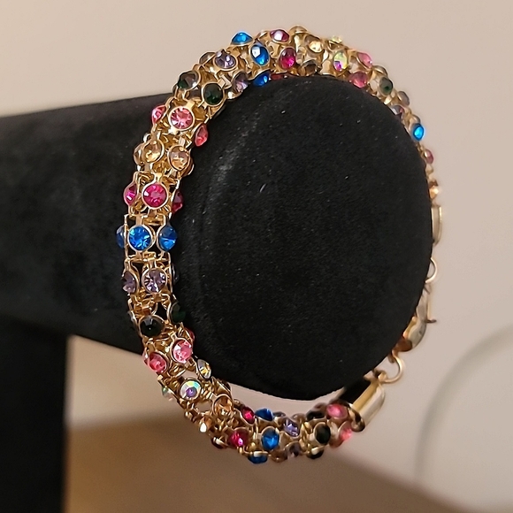 BETSEY JOHNSON Funfetti Collection Rainbow Crystal Magnetic Closure Bracelet. - Picture 3 of 7